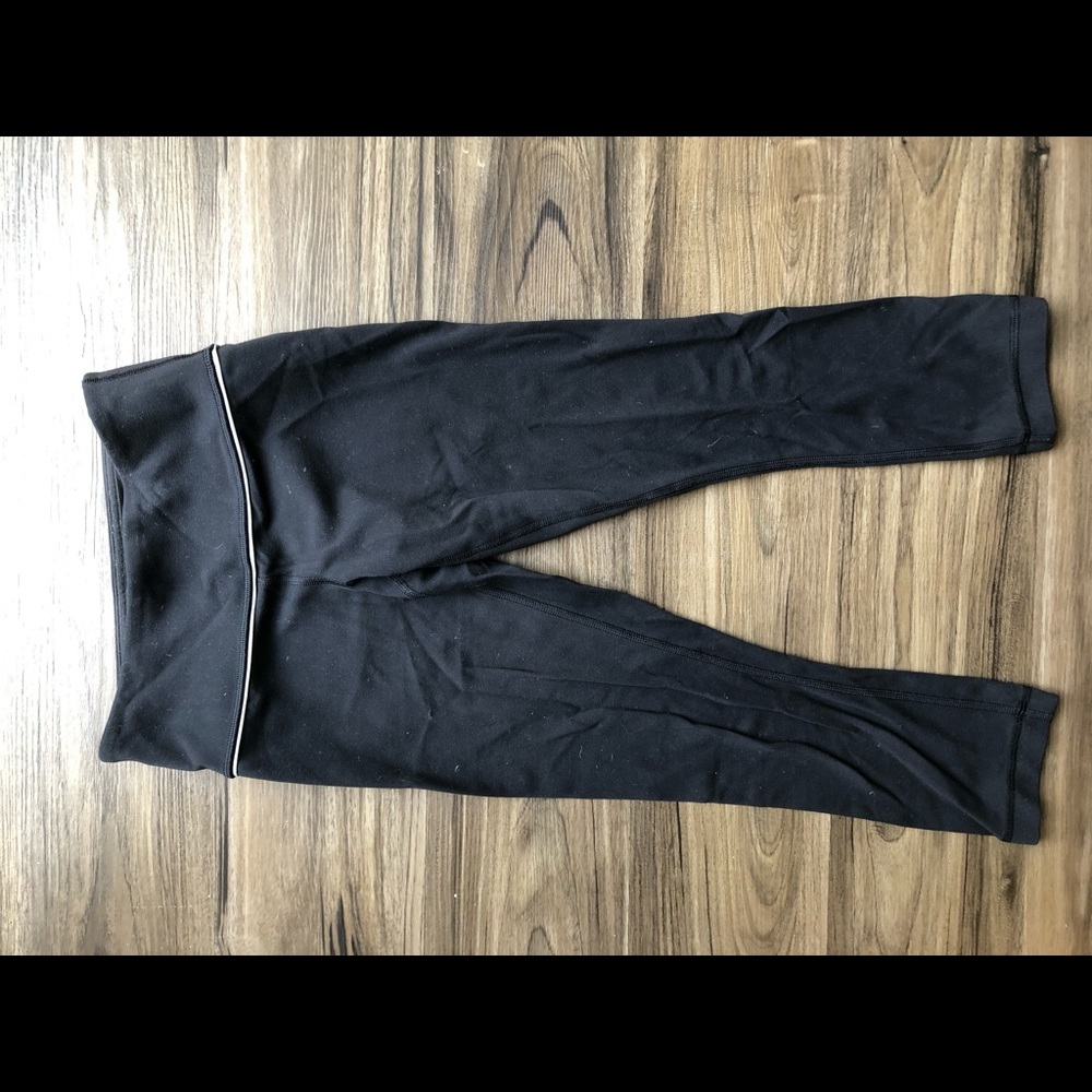 Lululemon cropped reversible workout leggings